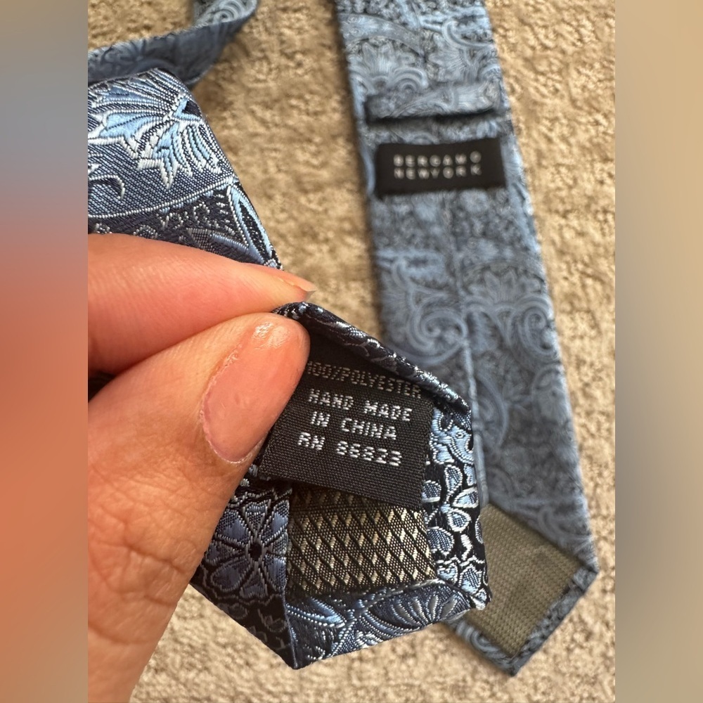 Bergamo New York Tie Blue Paisley Pattern - Picture 4 of 4